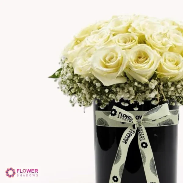 ⁦30 White Roses | Cylinder Vase⁩ - الصورة ⁦3⁩